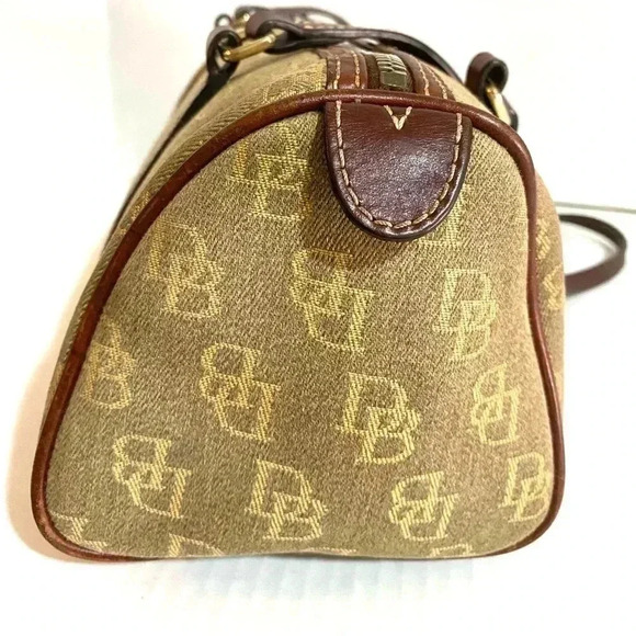 Dooney Bourke BD signature print canvas shoulder handbag - Picture 4 of 12
